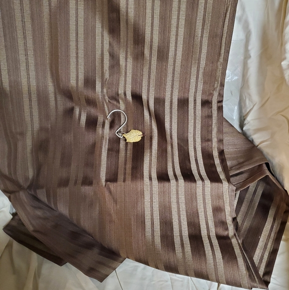 Shower curtain with shell rings - Picture 2 of 4